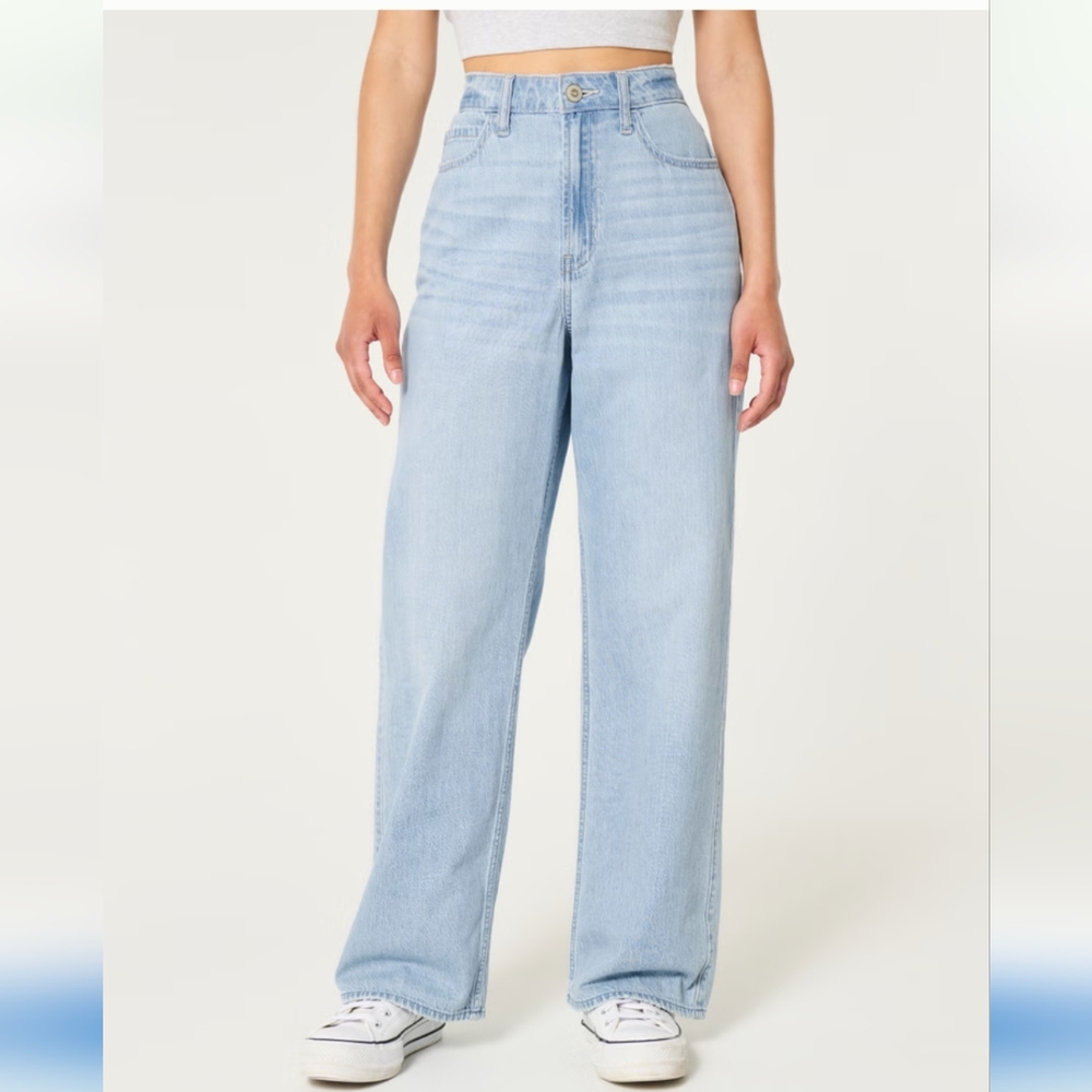 Hollister Ultra High-Rise Lightweight Light Wash Baggy Jeans.